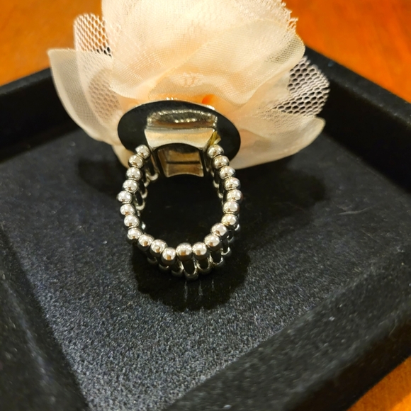 Flower ring, light pink, size 6 with stretch band - Picture 2 of 3